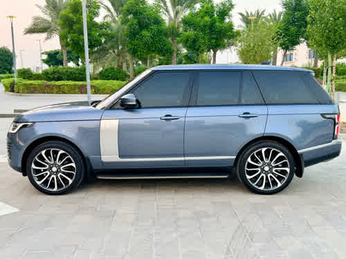 لاندروفر 2019 for sale in Doha, Qatar — photo 2