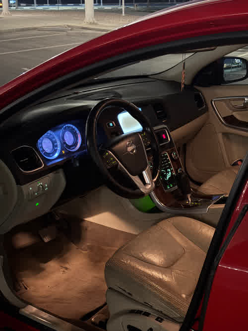 Volvo 2011 for sale in Doha, Qatar — photo 3