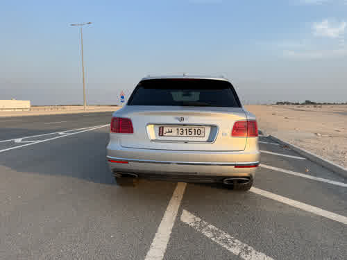 Bentley 2018 for sale in Doha, Qatar — photo 4